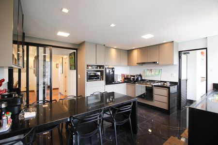 Apartamento à venda com 274m², 4 quartos e 4 vagas Apartamento à venda com 274m², 4 quartos e 4 vagasCozinha