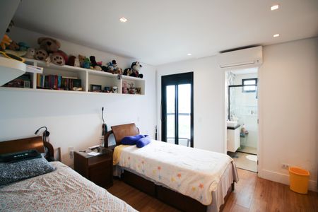 Apartamento à venda com 274m², 4 quartos e 4 vagas Apartamento à venda com 274m², 4 quartos e 4 vagasSuíte 4