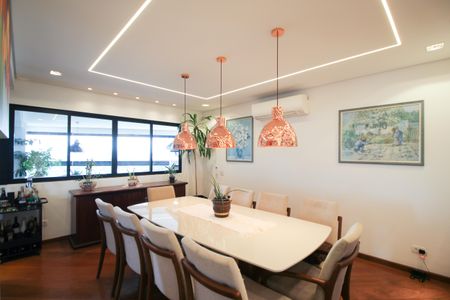 Apartamento à venda com 274m², 4 quartos e 4 vagas Apartamento à venda com 274m², 4 quartos e 4 vagasSala de Jantar