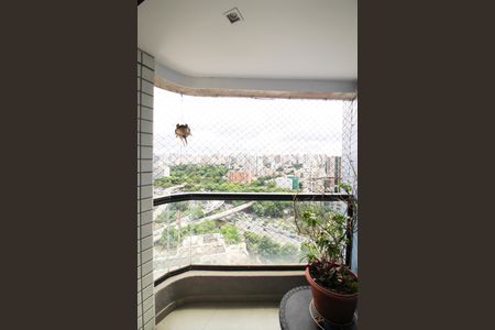 Apartamento à venda com 274m², 4 quartos e 4 vagas Apartamento à venda com 274m², 4 quartos e 4 vagasVaranda da Suíte 1