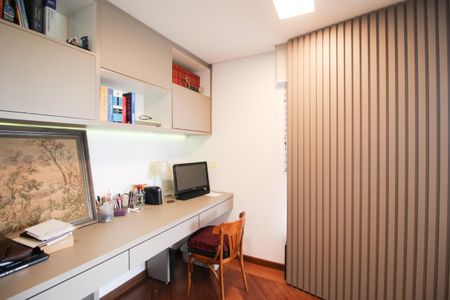 Apartamento à venda com 274m², 4 quartos e 4 vagas Apartamento à venda com 274m², 4 quartos e 4 vagasQuarto