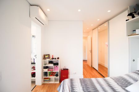 Apartamento à venda com 274m², 4 quartos e 4 vagas Apartamento à venda com 274m², 4 quartos e 4 vagasSuíte 3