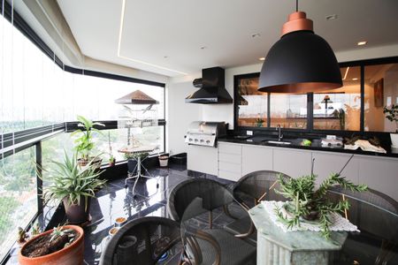 Apartamento à venda com 274m², 4 quartos e 4 vagas Apartamento à venda com 274m², 4 quartos e 4 vagasVaranda da Sala