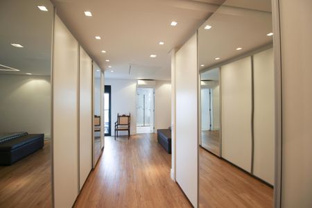 Apartamento à venda com 274m², 4 quartos e 4 vagas Apartamento à venda com 274m², 4 quartos e 4 vagasSuíte 1