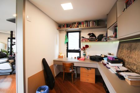 Apartamento à venda com 274m², 4 quartos e 4 vagas Apartamento à venda com 274m², 4 quartos e 4 vagasQuarto