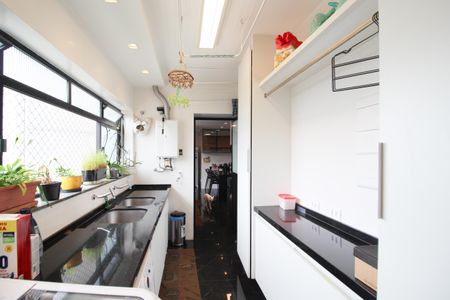 Apartamento à venda com 274m², 4 quartos e 4 vagas Apartamento à venda com 274m², 4 quartos e 4 vagasÁrea de Serviço