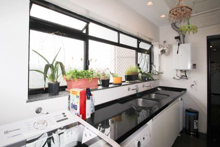 Apartamento à venda com 274m², 4 quartos e 4 vagas Apartamento à venda com 274m², 4 quartos e 4 vagasÁrea de Serviço