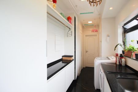 Apartamento à venda com 274m², 4 quartos e 4 vagas Apartamento à venda com 274m², 4 quartos e 4 vagasÁrea de Serviço