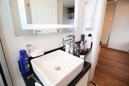 Apartamento à venda com 274m², 4 quartos e 4 vagas Apartamento à venda com 274m², 4 quartos e 4 vagasBanheiro da Suíte 3