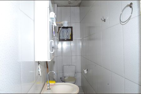 Banheiro de casa para alugar com 2 quartos, 67m² em Paulo Vi, Belo Horizonte