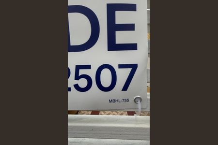 Casa à venda com 120m², 3 quartos e 2 vagas Casa à venda com 120m², 3 quartos e 2 vagasFachada