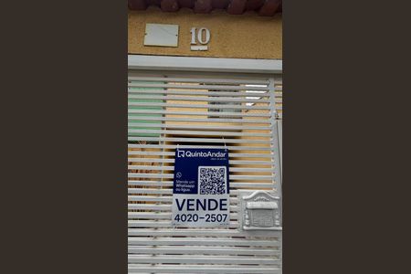 Casa à venda com 120m², 3 quartos e 2 vagas Casa à venda com 120m², 3 quartos e 2 vagasFachada