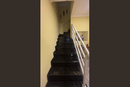 Escada de casa à venda com 3 quartos, 120m² em Vila Bastos, Santo André