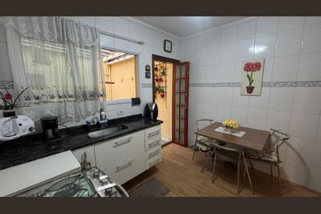 Casa à venda com 120m², 3 quartos e 2 vagas Casa à venda com 120m², 3 quartos e 2 vagasCozinha
