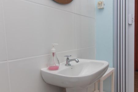 Banheiro de apartamento para alugar com 1 quarto, 29m² em Menino Deus, Porto Alegre