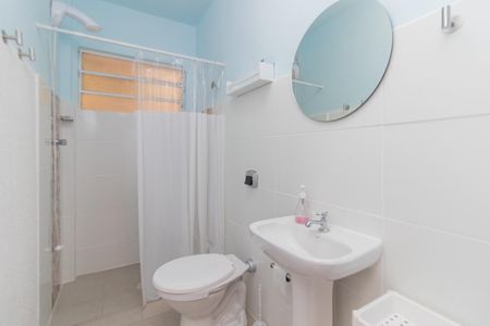 Banheiro de apartamento para alugar com 1 quarto, 29m² em Menino Deus, Porto Alegre