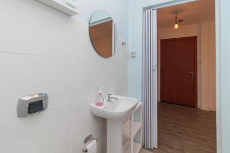Banheiro de apartamento para alugar com 1 quarto, 29m² em Menino Deus, Porto Alegre