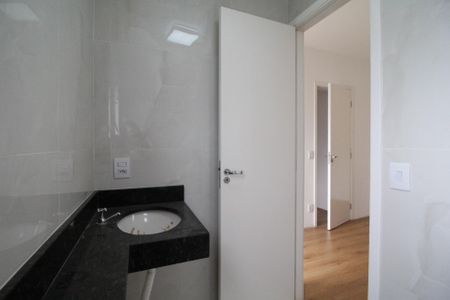 Apartamento à venda com 57m², 2 quartos e 2 vagasBanheiro da Suíte