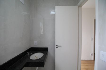 Apartamento à venda com 57m², 2 quartos e 2 vagasBanheiro da Suíte