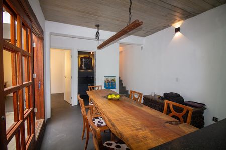 Casa para alugar com 130m², 2 quartos e 2 vagas Casa para alugar com 130m², 2 quartos e 2 vagasSala de Jantar
