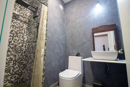 Casa para alugar com 130m², 2 quartos e 2 vagas Casa para alugar com 130m², 2 quartos e 2 vagasBanheiro