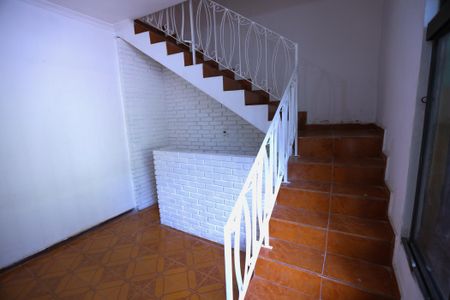Casa para alugar com 70m², 2 quartos e sem vaga Casa para alugar com 70m², 2 quartos e sem vagaEscada