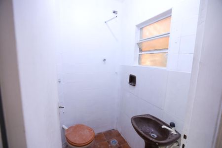 Casa para alugar com 70m², 2 quartos e sem vaga Casa para alugar com 70m², 2 quartos e sem vagaBanheiro