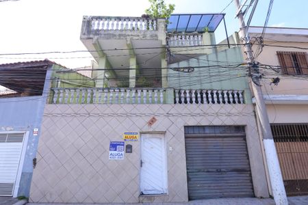 Casa para alugar com 70m², 2 quartos e sem vaga Casa para alugar com 70m², 2 quartos e sem vagaFachada