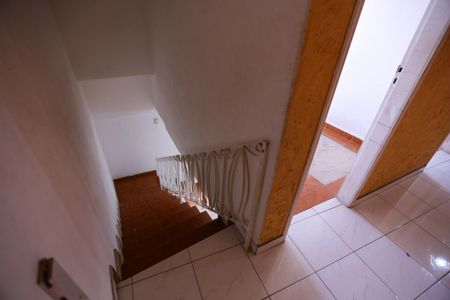 Casa para alugar com 70m², 2 quartos e sem vaga Casa para alugar com 70m², 2 quartos e sem vagaEscada