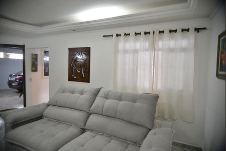 Casa à venda com 195m², 3 quartos e 3 vagasSala