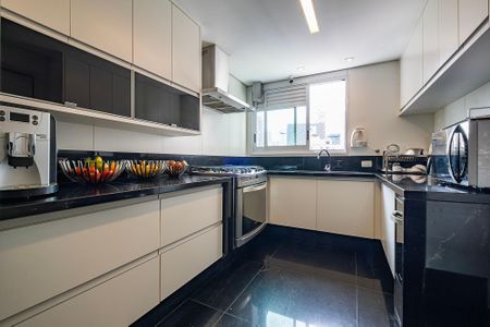 Apartamento à venda com 223m², 4 quartos e 4 vagasCozinha