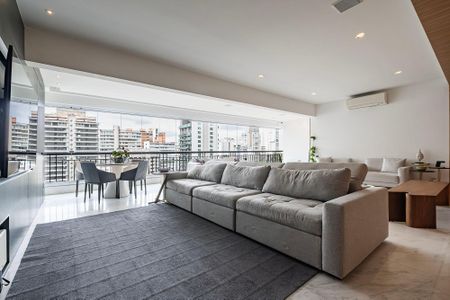 Apartamento à venda com 223m², 4 quartos e 4 vagasSala