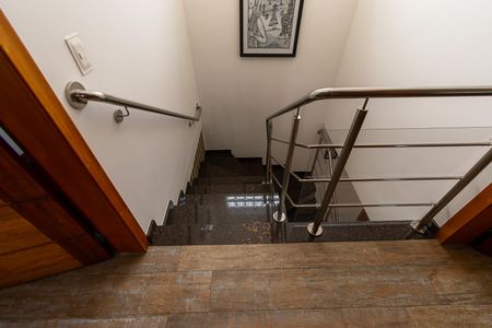 Casa à venda com 150m², 3 quartos e 4 vagasEscada