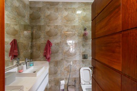 Casa à venda com 150m², 3 quartos e 4 vagasBanheiro da Suíte 2