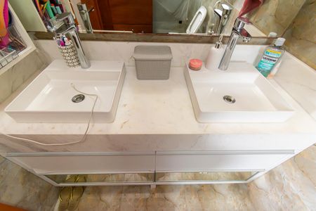 Casa à venda com 150m², 3 quartos e 4 vagasBanheiro da Suíte 2