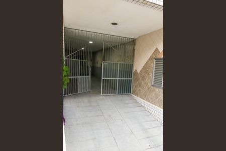 Casa à venda com 550m², 4 quartos e 4 vagas Casa à venda com 550m², 4 quartos e 4 vagasEntrada