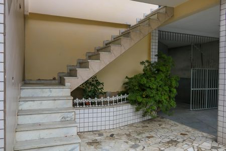 Casa à venda com 550m², 4 quartos e 4 vagas Casa à venda com 550m², 4 quartos e 4 vagasEntrada