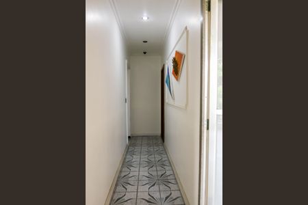 Casa à venda com 550m², 4 quartos e 4 vagas Casa à venda com 550m², 4 quartos e 4 vagasCorredor - Casa 1