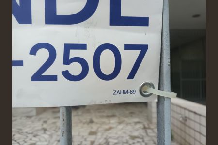 Casa à venda com 550m², 4 quartos e 4 vagas Casa à venda com 550m², 4 quartos e 4 vagasPlaca de venda