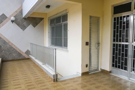 Casa à venda com 550m², 4 quartos e 4 vagas Casa à venda com 550m², 4 quartos e 4 vagasVaranda - Casa 2