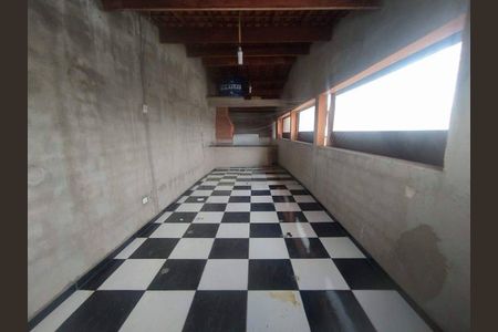 Casa para alugar com 3 quartos, 180m² em Fazenda da Juta, São Paulo