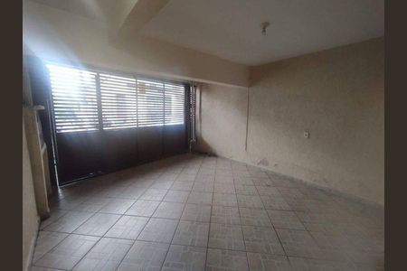 Casa à venda com 3 quartos, 180m² em Fazenda da Juta, São Paulo