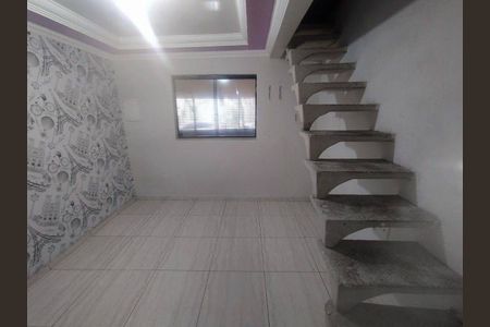 Sala de casa para alugar com 3 quartos, 180m² em Fazenda da Juta, São Paulo