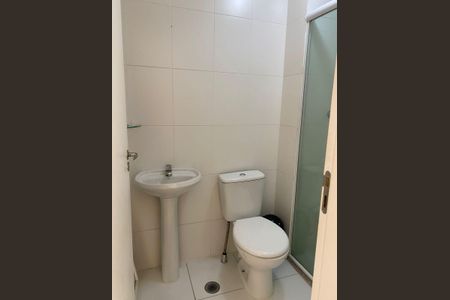 Banheiro de apartamento à venda com 2 quartos, 43m² em Canhema, Diadema