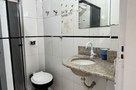 Banheiro de apartamento para alugar com 1 quarto, 65m² em José Menino, Santos