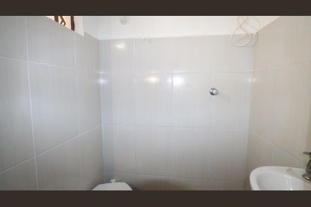 Banheiro de casa de condomínio para alugar com 1 quarto, 45m² em Jardim Jacana, São Paulo