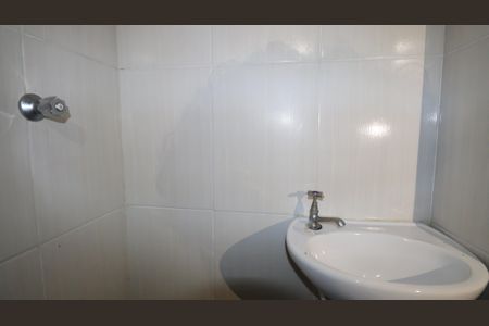 Banheiro de casa de condomínio para alugar com 1 quarto, 45m² em Jardim Jacana, São Paulo