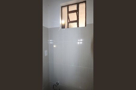 Banheiro de casa de condomínio para alugar com 1 quarto, 45m² em Jardim Jacana, São Paulo