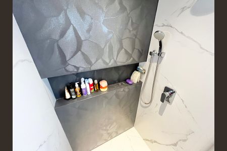 Apartamento à venda com 70m², 2 quartos e 1 vaga Apartamento à venda com 70m², 2 quartos e 1 vagaBanheiro da Suíte 1