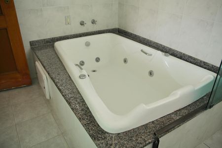 Casa para alugar com 300m², 4 quartos e 10 vagasSuíte 1   - Banheiro 